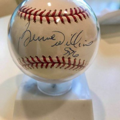 Signed baseball Bernie Williams Yankees