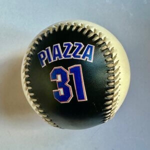 Mike Piazza Commemorative Baseball – No. 31 New York Mets
