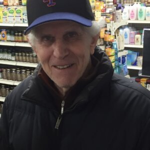 Tony Roberts (actor) PICTURED IN METS HAT