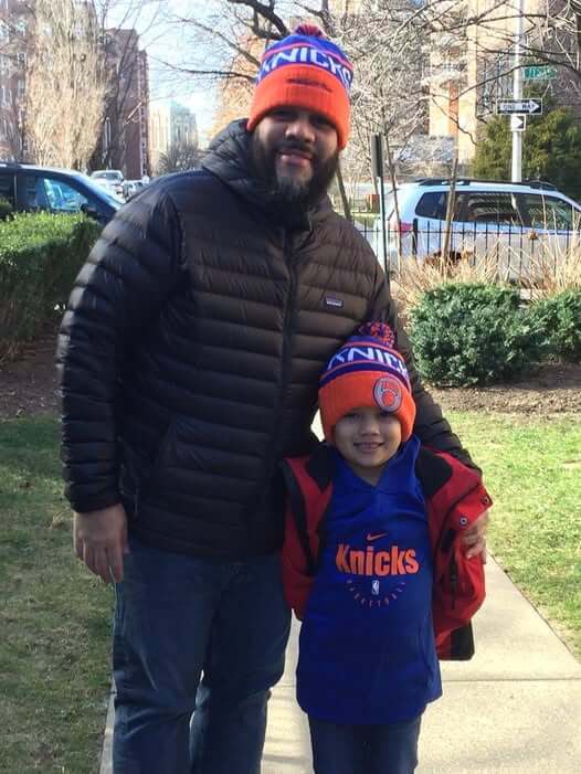 NY KNICKS FAN PHOTO sent to ny sports shop